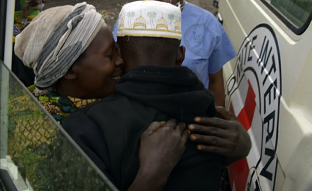 איחוד משפחות בקונגו (צילום: הצלב האדום)