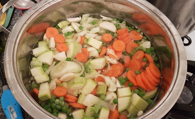 מרק לעצלנים - בתחילת הבישול