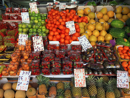 פירת בשוק הכרמל בתל אביב (צילום: Shutterstock)