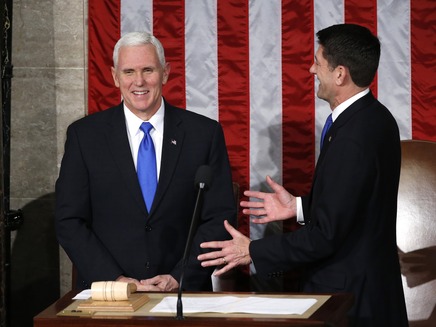 מייק פנס ופול ראיין לפני הנאום בקונגרס, (צילום: רויטרס)