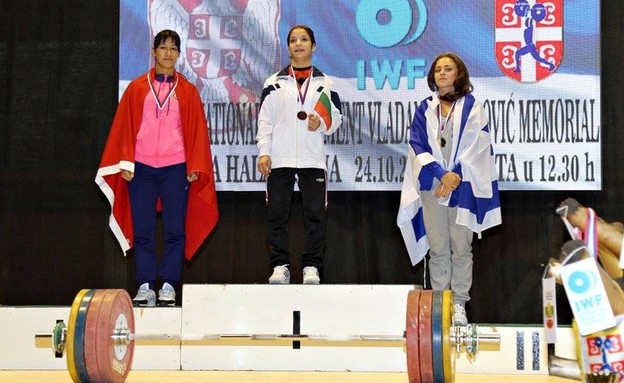 ספורטאיות עולות (צילום: Srb Weightlifting)