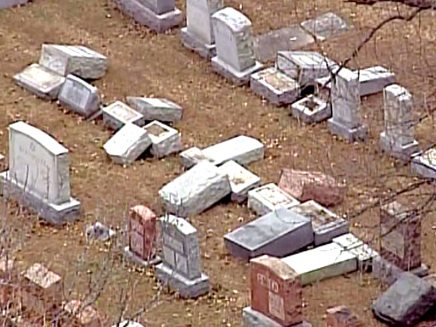 השחתת קברים בסנט לואיס