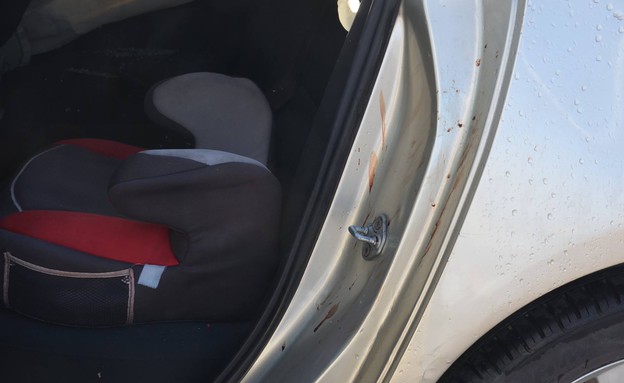 תאונת מנוף - פתח דלת מכונית פנימי (צילום: עמי קאופמן)
