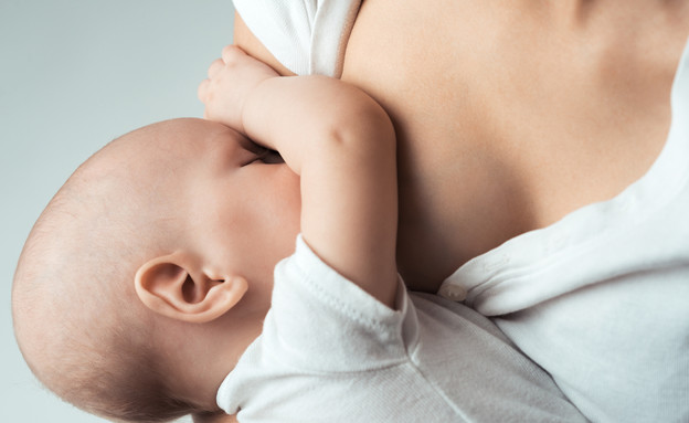 תינוק יונק (צילום: Shutterstock)