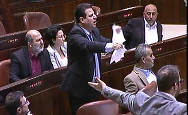 איימן עודה, במליאת הכנסת בדיון חוק המואזין (צילום: ערוץ הכנסת)