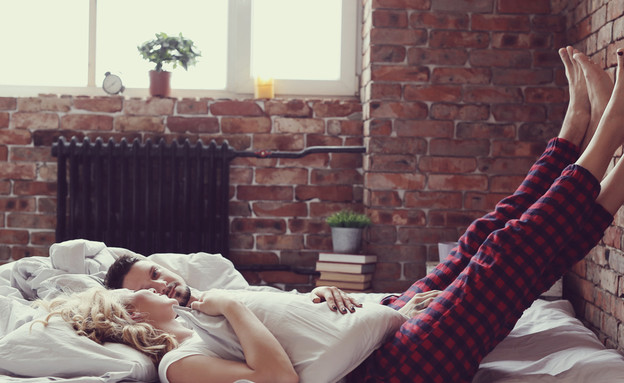 זוג בחדר שינה (צילום: Shutterstock)