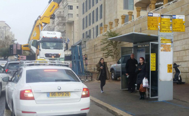 נוסעים מחכים לאוטובוס בירושלים, ארכיון (צילום: חדשות 2)
