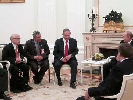 נתניהו במהלך פגישתו (צילום: שגרירות ישראל במוסקבה)
