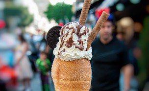 קרמרי דה לאקלייר קיורטוש עם גלידה (צילום: תומר לוי,  יחסי ציבור )
