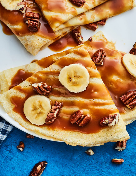 קרפ בננות ופקאנים ברוטב טופי קרפ בננות ופקאנים ברוטב טופי