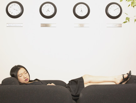 יפנית ישנה בעבודה (צילום: Shutterstock)