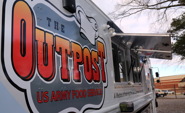 משאיות אוכל בצבא האמרקאי (צילום: צבא ארצות הברית)