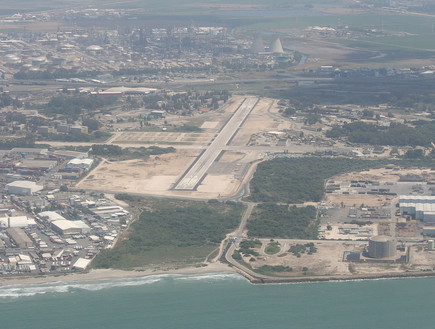 נמל התעופה בחיפה (צילום: Oyoyoy, Wikipedia CC BY-SA 3.0)