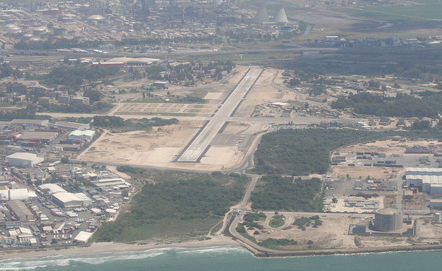 נמל התעופה בחיפה (צילום: Oyoyoy, Wikipedia CC BY-SA 3.0)