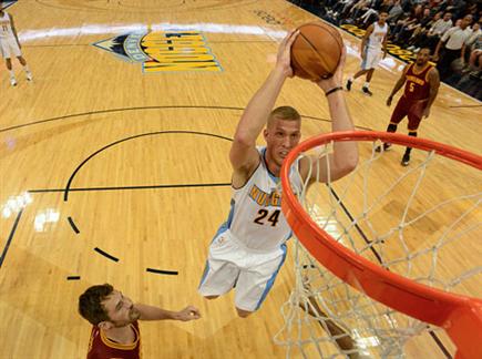 הנאגטס חגגו בצבע. מייסון פלאמלי עולה לסל (getty) (צילום: ספורט 5)