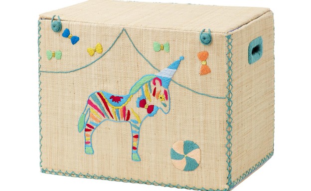 מחביאים06, ארגז צעצועים של סופי לחלל הציבורי בבית, מחיר-290 שקל מחביאים06, ארגז צעצועים של סופי לחלל הציבורי בבית, מחיר-290 שקל