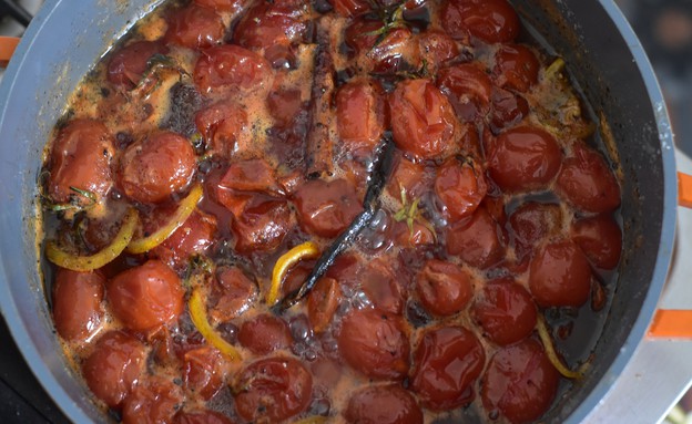 ריבת עגבניות ופלפל שחור