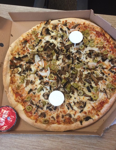 פיצה דומינוס משלוח ריטה ויטה (צילום: אוכל טוב, mako אוכל)