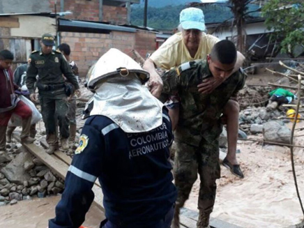 כוחות החילוץ פועלים בקולומביה. היום (צילום: Sky News)