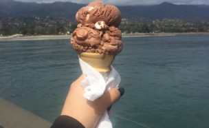 גלידה ועונשה (צילום: טוויטר)