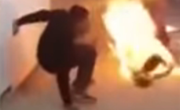 סורי שורף את עצמו (צילום: צילום מסך מתוך youtube)