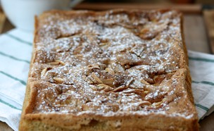 עוגת תפוחים ושקדים (צילום: קרן אגם, mako אוכל)
