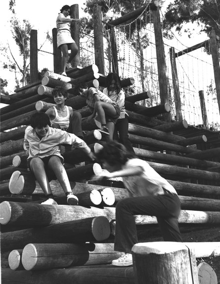 ילדים משחקים בפארק הירקון 1971 (צילום: פריץ כהן, לע