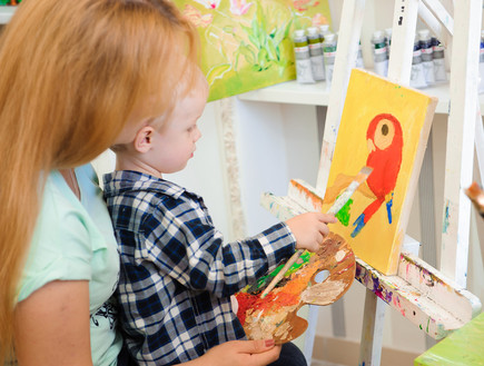 טיפול בילדים באמצעות אמנויות (אילוסטרציה: Shutterstock)