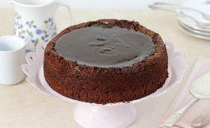 עוגת שוקולד ושקדים ללא גלוטן (צילום: נטלי לוין, mako אוכל)