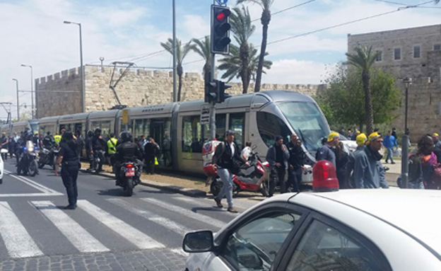 פיגוע דקירה ברכבת הקלה בירושלים