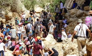 עשרות אלפי ישראלים מבלים בטבע (צילום: רשות הטבע והגנים)