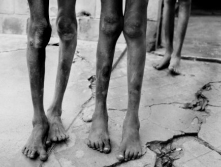 רגליים של מוזמלמנים (צילום: Tom Stoddart Archive, GettyImages IL)