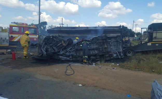 זירת התאונה בדרום אפריקה (צילום: מתוך טוויטר)