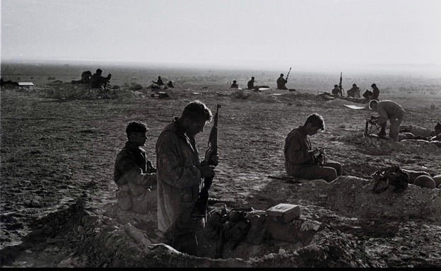 חיילים במיתלה במבצע קדש (צילום: אברהם ורד, לע"מ)