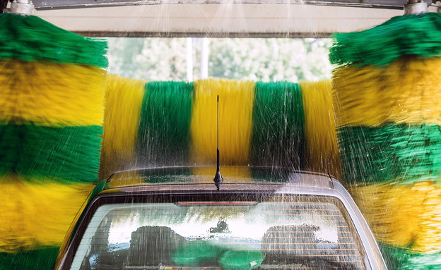 שטיפת מכוניות (צילום: Shutterstock)
