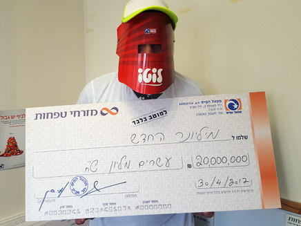 הזוכה המאושר. 