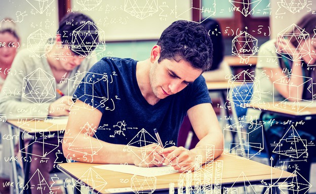 מתמטיקה מבחן (צילום: Shutterstock, מעריב לנוער)