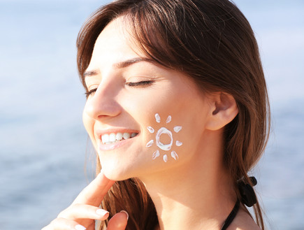 טיפוח בקיץ קרם הגנה (צילום: Shutterstock)