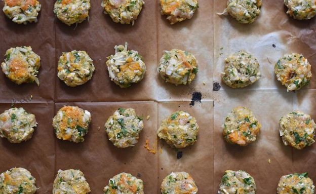 קציצות מגולגלות - לפני האפייה