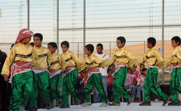 ביקור נשיא המדינה שמעון פרס במועצה אזורית אבו בסמה, סמוך לדימונה