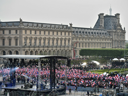 חגיגות הניצחון בפריז, אתמול (צילום: רויטרס)