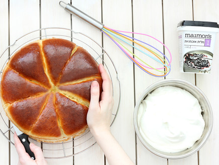 עוגת שמרים עם קרם מסקרפונה 2 (צילום: ענבל לביא)