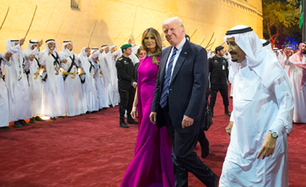 טראמפ ורעייתו בערב הסעודית (צילום: רויטרס)