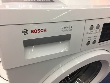 מכונת כביסה של בוש בתערוכה בברלין (צילום: Shutterstock)