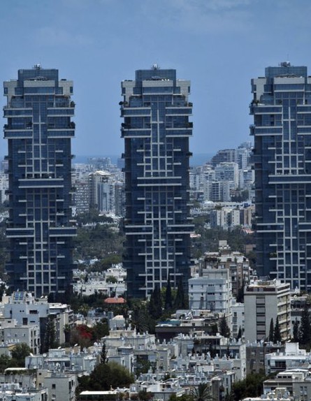 מגדלי אקירוב בתל אביב (צילום: עופר וקנין, TheMarker)