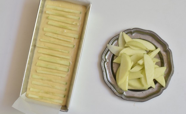 עוגת תפוחים של חן ואלון - לפני האפייה