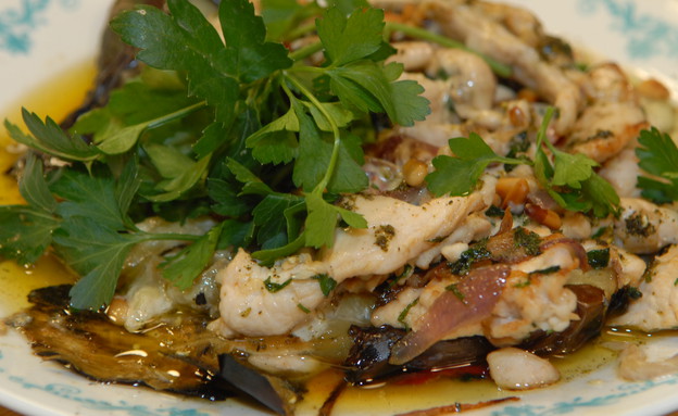 סיניה חזה עוף עם חציל וטחינה (צילום: טופ ליין תקשורת, המרכיב העיקרי)
