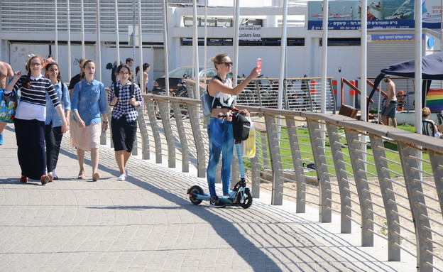 אלכסה דול (צילום: צ'ינו פפראצי)