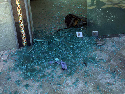 זירת הפיגוע בקבר בטהרן (צילום: מתוך טוויטר)