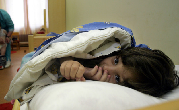 ילד יתום בבית חולים בסנט פטרסבורג שברוסיה (2006) (צילום: Sakchai Lalit | AP)